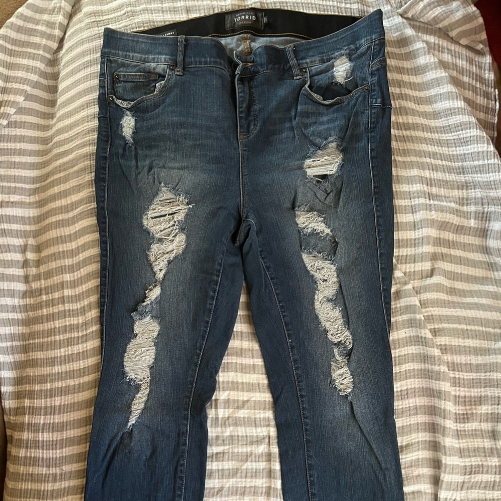 Torrid distressed bombshell skinny jeans